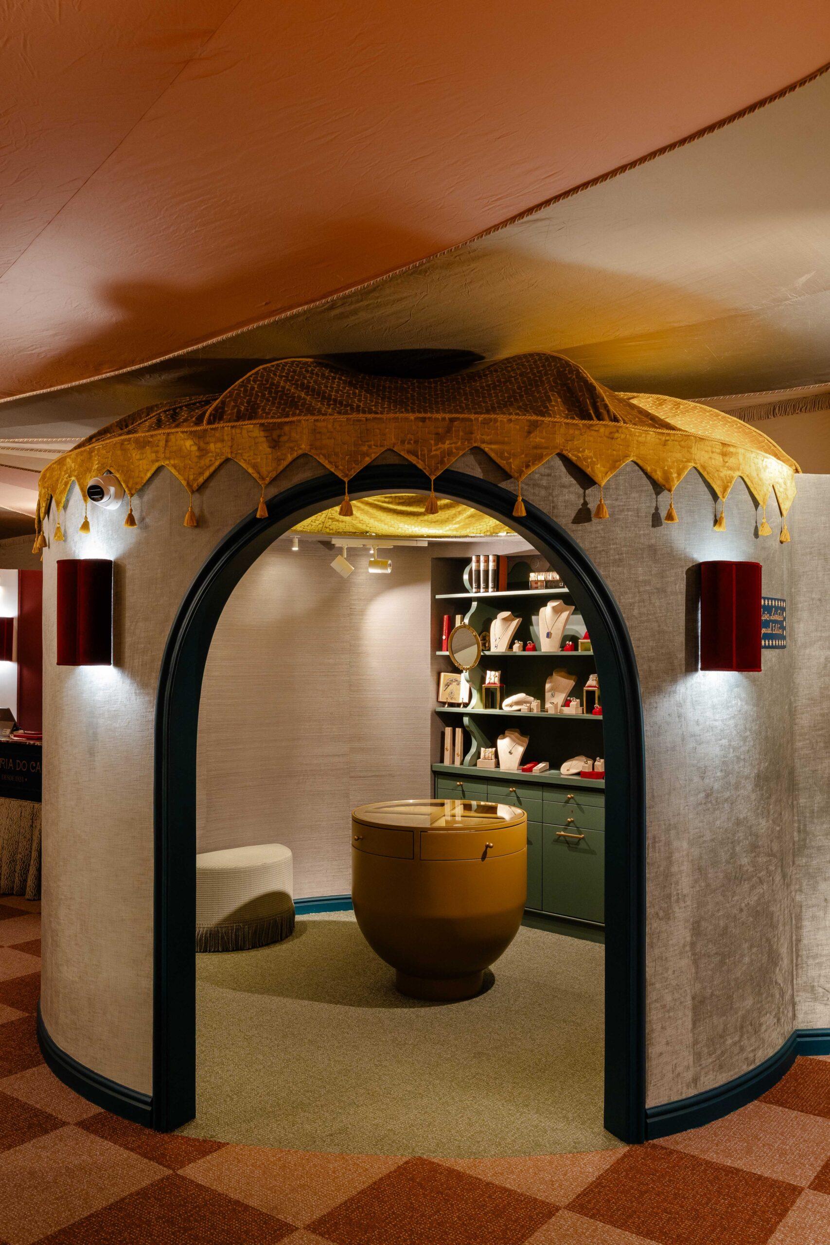 Joalharia do Carmo, Rua das Flores — design de interiores por PAR