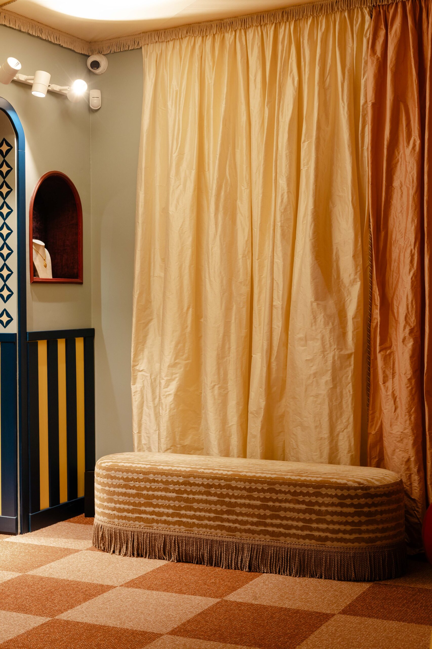 Joalharia do Carmo, Rua das Flores — design de interiores por PAR